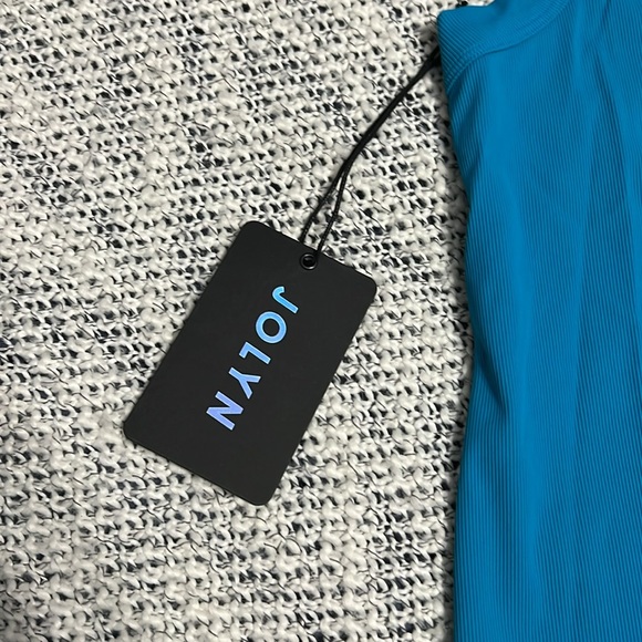 Jolyn Dalia Basic Top - Picture 4 of 7